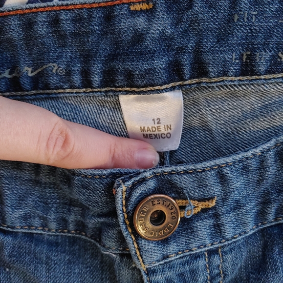 Eddie Bauer Curvy Slim Straight Jeans - Picture 8 of 9